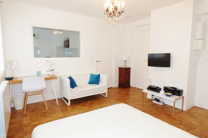 Room 4 of 16