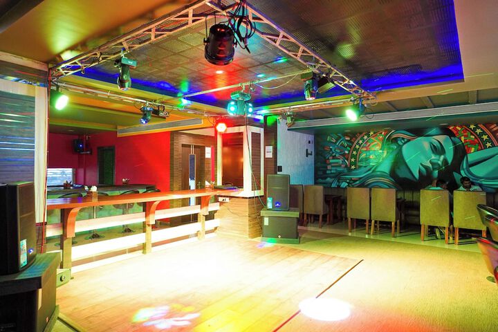 Lounge 47 of 75