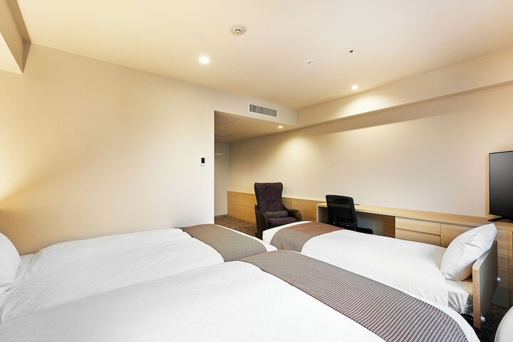 Room 5 of 32