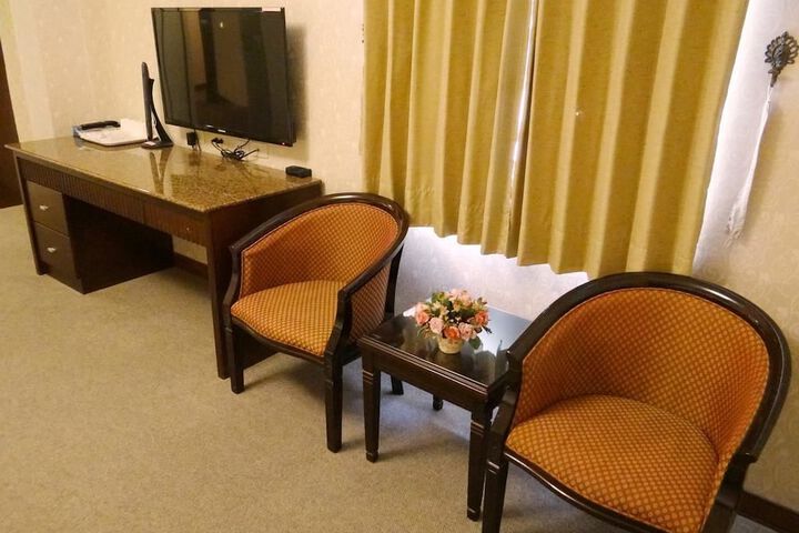 Room 17 of 37