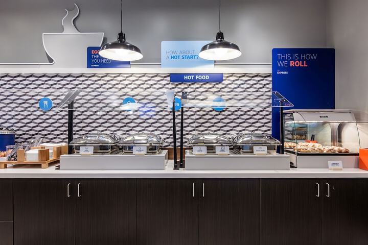 Breakfast/Coffee Service 77 of 106