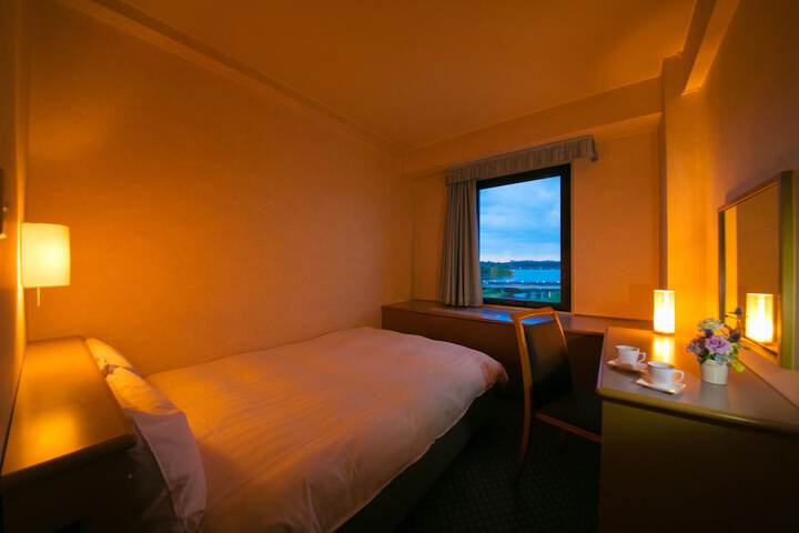 Room 8 of 42