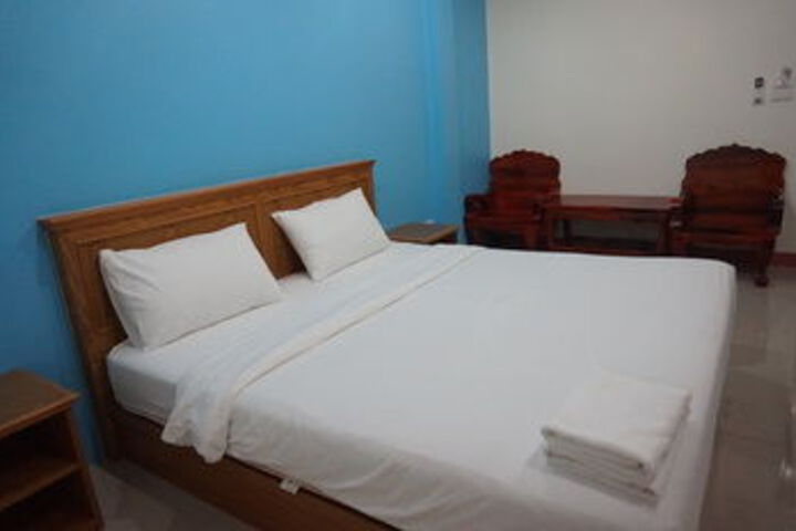 Room 10 of 18