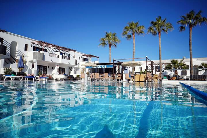 Hotel Pool