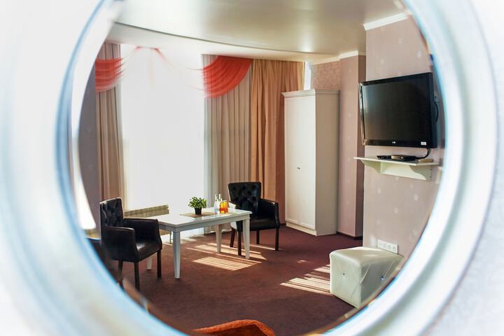 Room 9 of 38