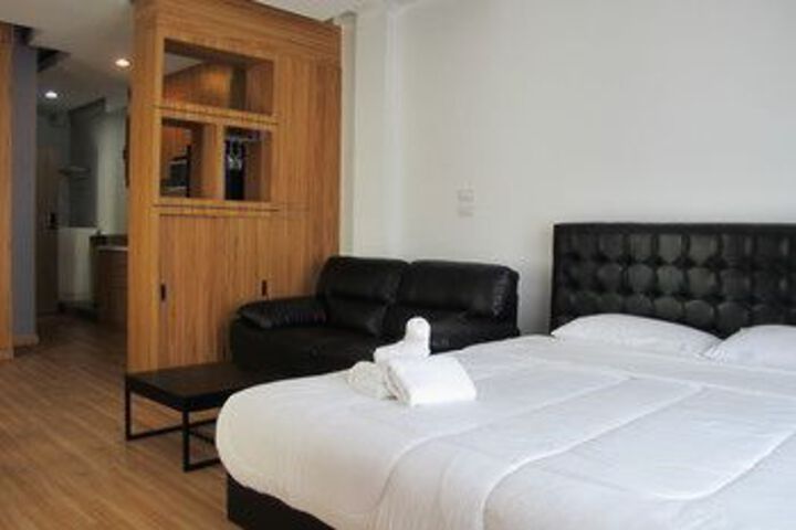Room 11 of 32