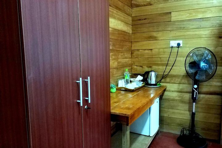 Room 27 of 108