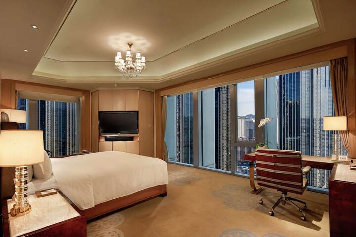 Room 27 of 68