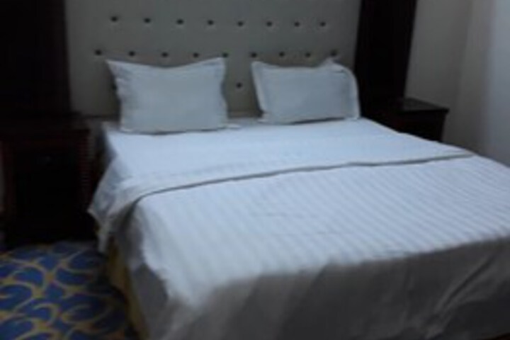 Room 6 of 16