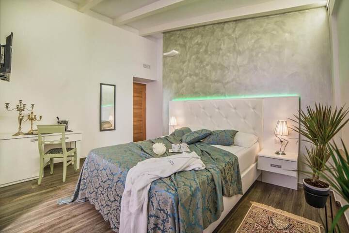 Room 8 of 37