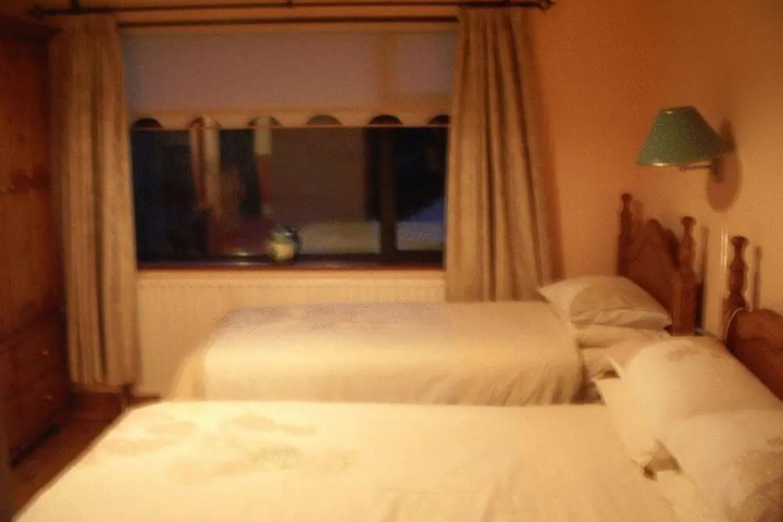 Room 4 of 13