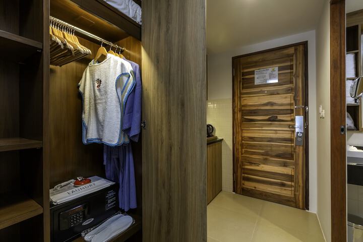 Room 37 of 134