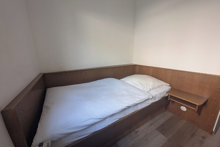 Room 15 of 42