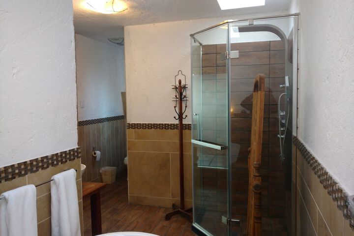 Room 11 of 28