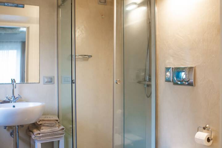 Room 118 of 170