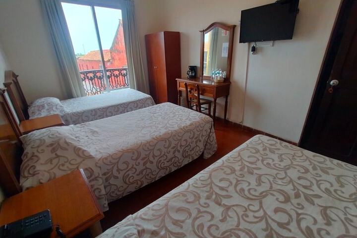 Room 14 of 38