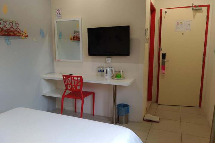 Room 22 of 38