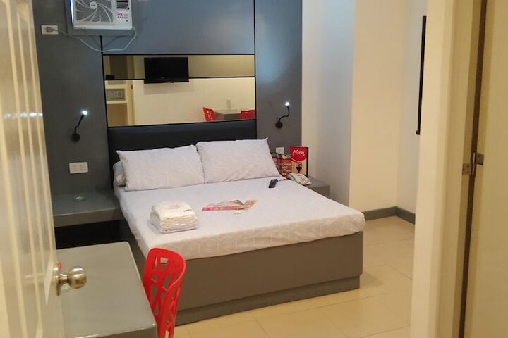 Room 11 of 27