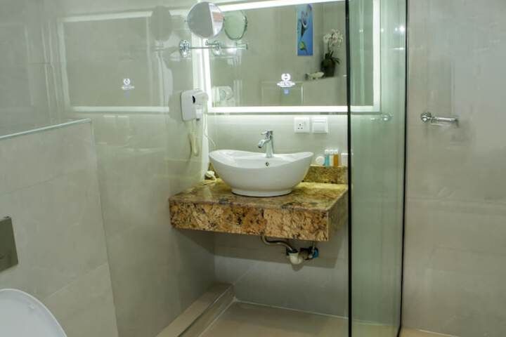 Room 6 of 11