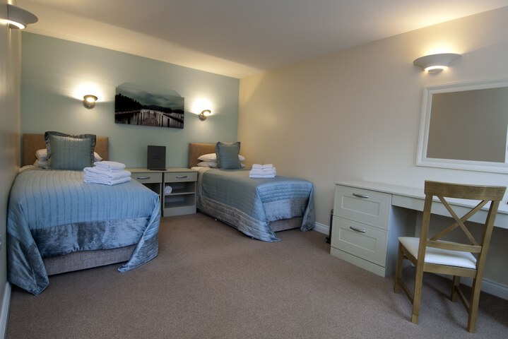 Room 3 of 44