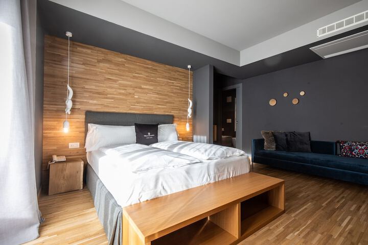 Room 4 of 85