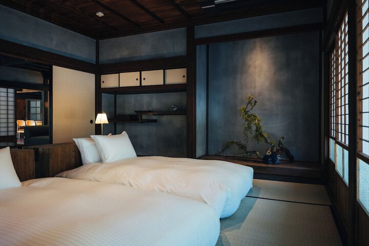 Room 4 of 32