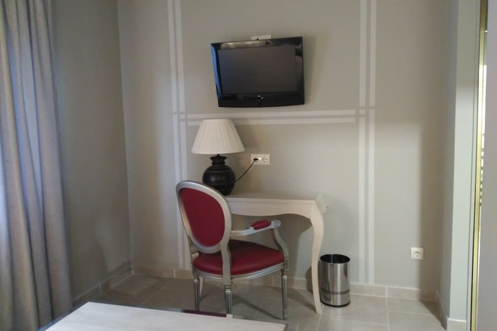 Room 6 of 7