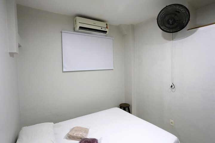 Room 8 of 25