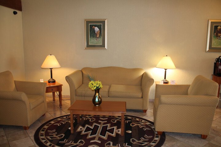 Lounge 39 of 62