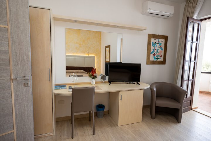 Room 10 of 56
