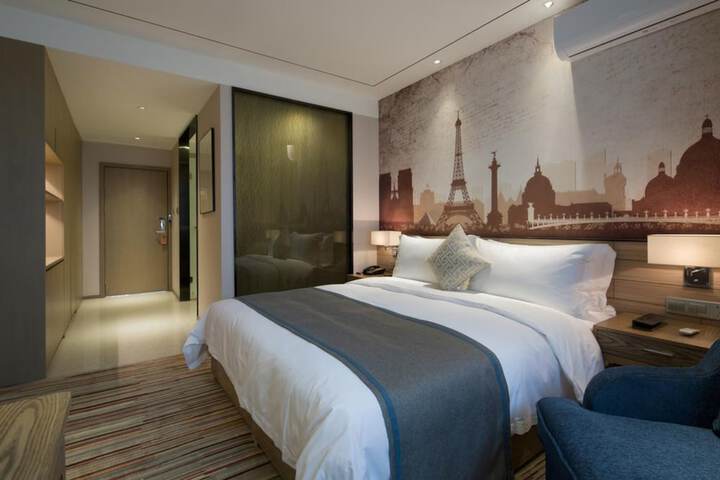 Room 4 of 19