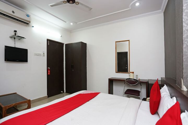 Room 16 of 26