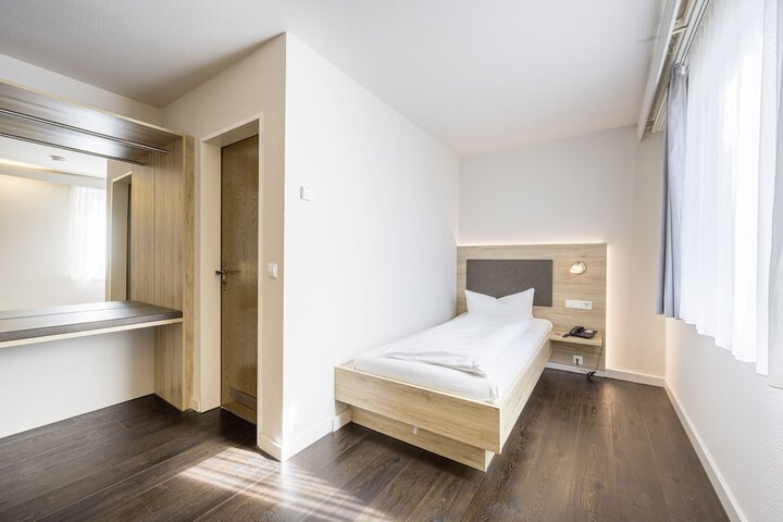Room 9 of 41