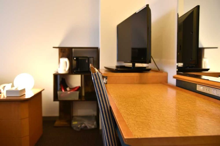 Room 19 of 28