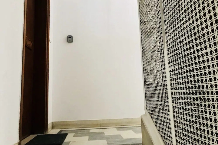 Room 10 of 14