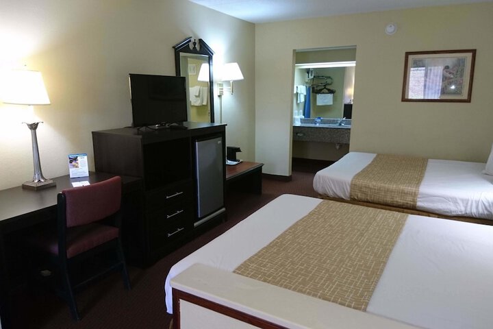 1 King Bed Suite (4 of 8)