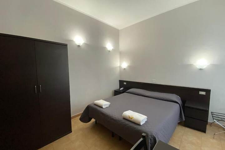 Room 5 of 12