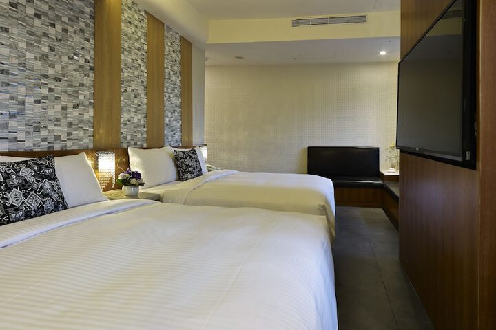 Room 4 of 36