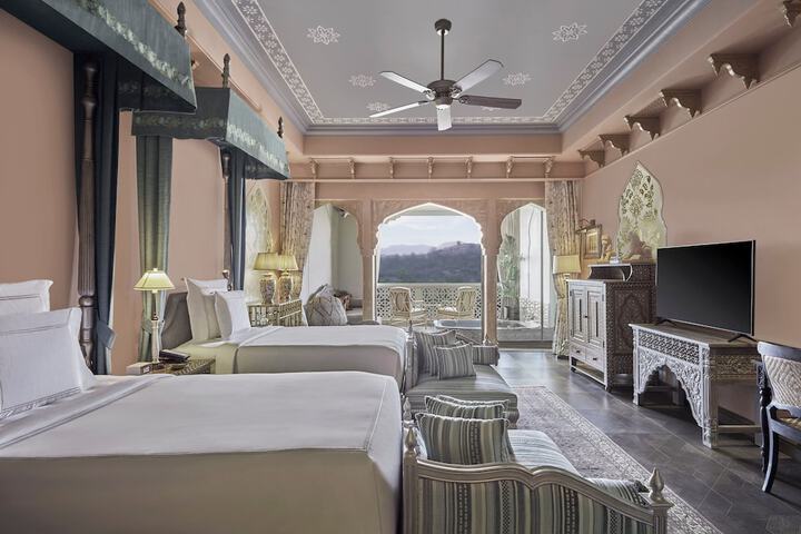 Room 10 of 80