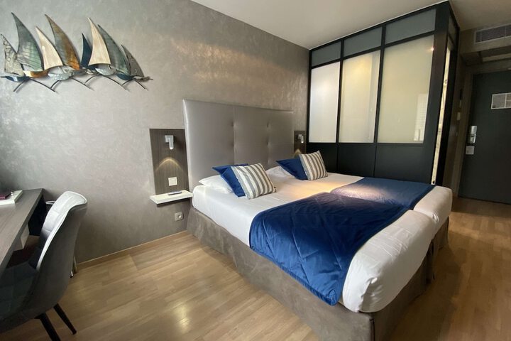 Room 8 of 34