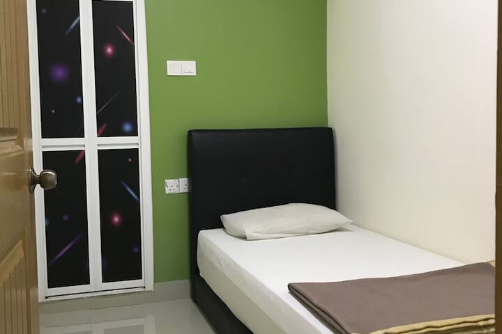 Room 12 of 68