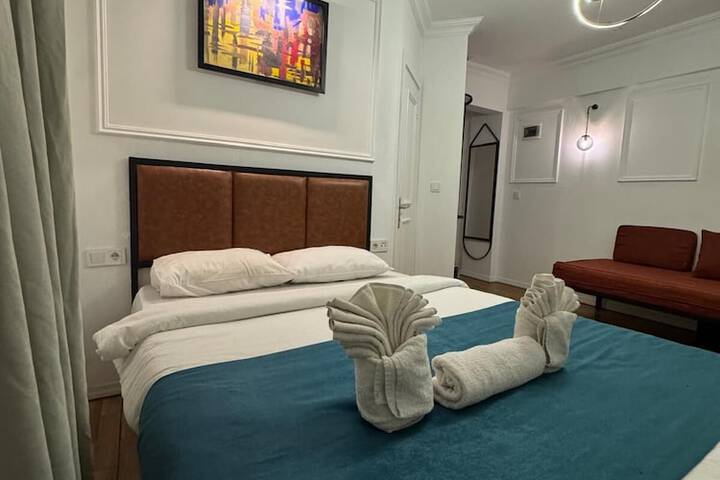 Room 8 of 25