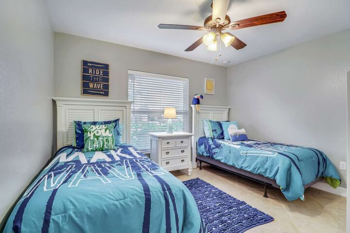 Room 6 of 25