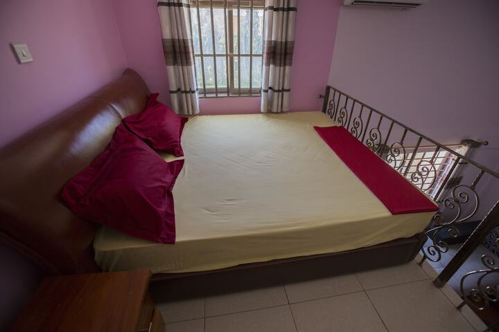 Room 8 of 36