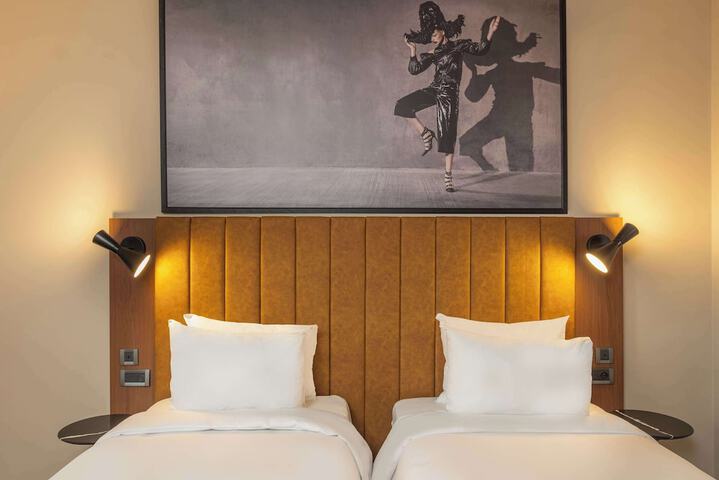 Room 20 of 106