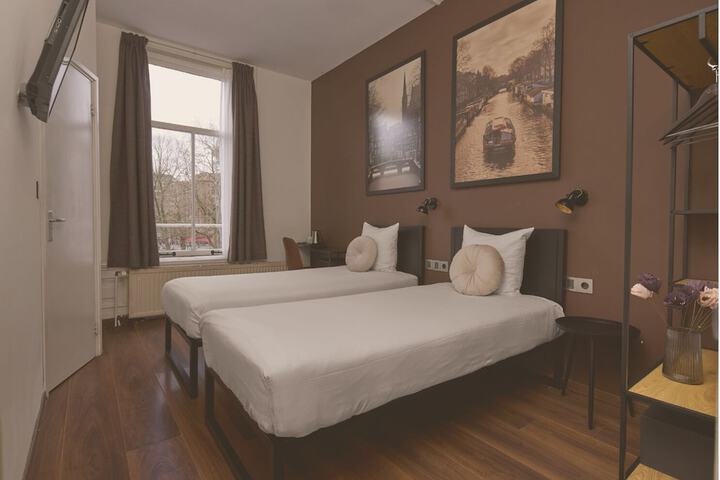 Room 48 of 110