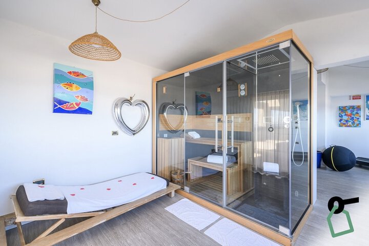 Room 30 of 47