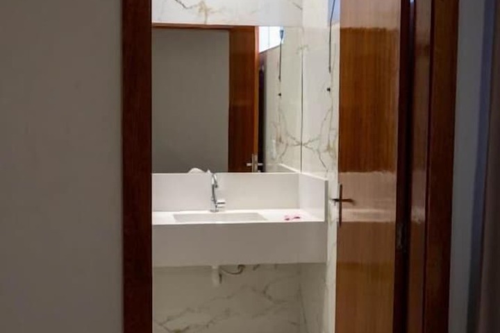 Room 73 of 115