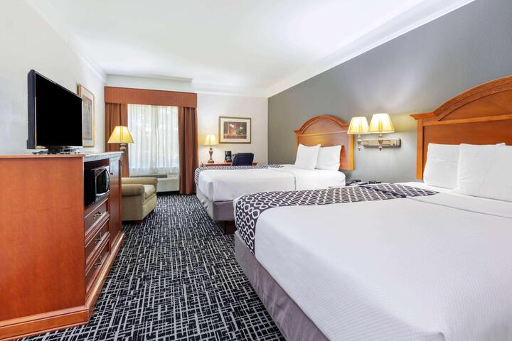 1 King Bed (12 of 12)