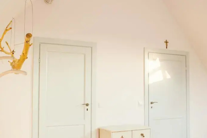 Room 4 of 13